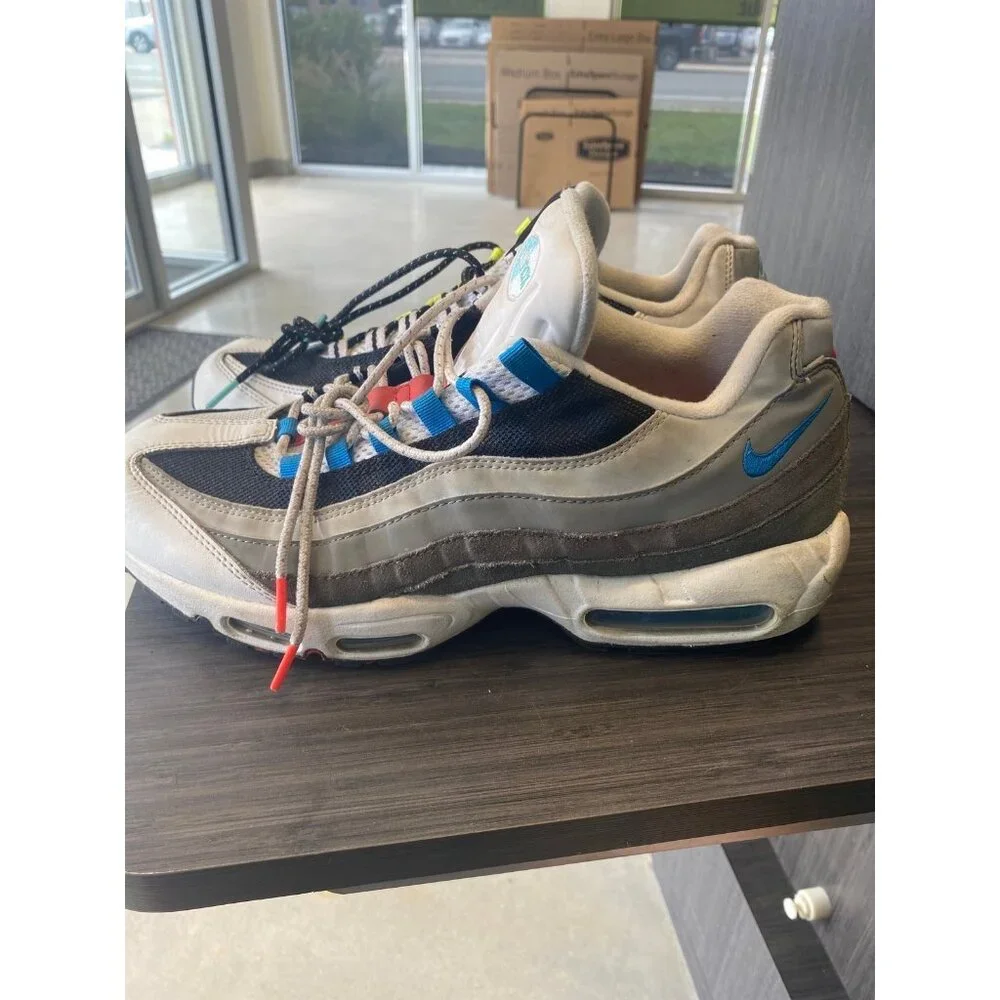 Nike - Picture 6 of 9